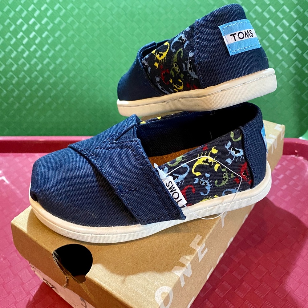 Toms slip on scorpions 5 toddler